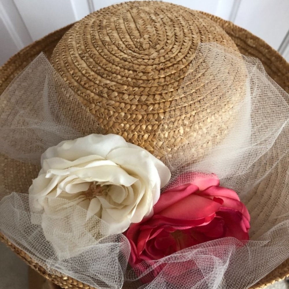 Ladies Straw Hat With Red Roses In Front